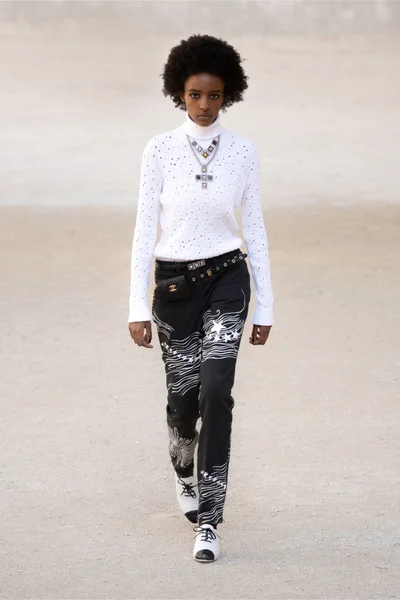 Look 10